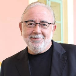 CLÁUDIO MORENO